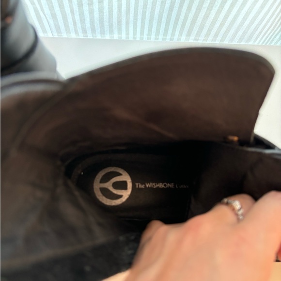 Black boots - Picture 6 of 8